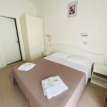 Luna Rossa 3* Римини